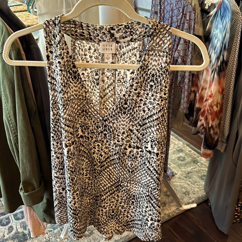 Fun summer top from Evereve’s Peyton Jensen!